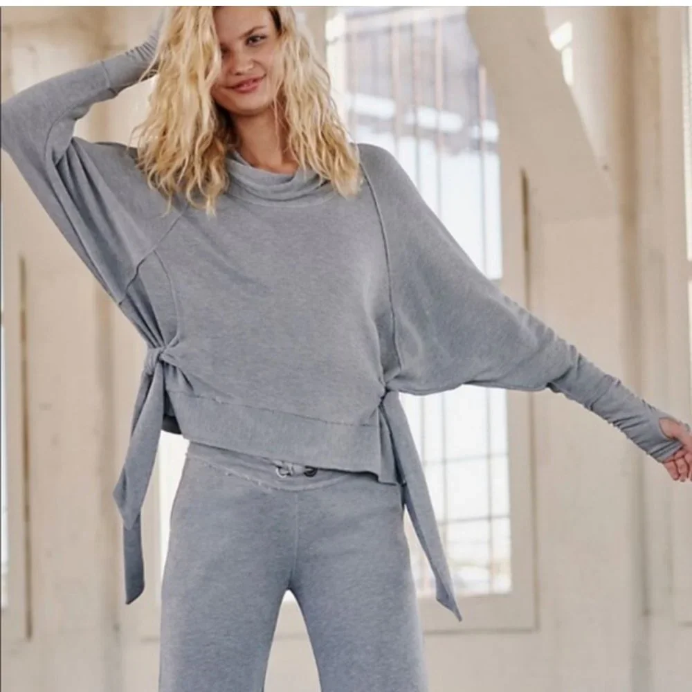 Free People Gray Movement Flow Long Sleeve Raw Hem Athletic Pullover - Picture 1 of 10